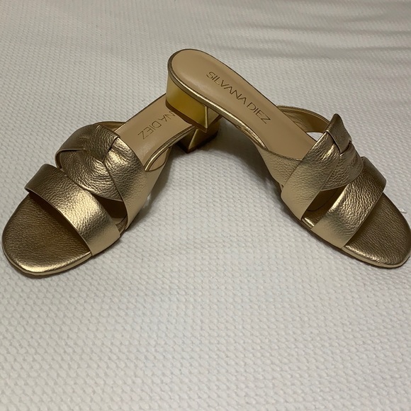 NWOB Silvana Diez gold sandals classy - Picture 1 of 14